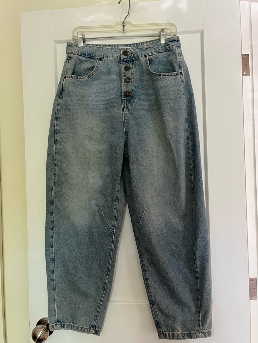 NWOT Zara High Rise Balloon Jeans Medium Wash Exposed Buttons 10